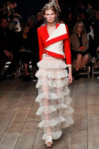 Look 32